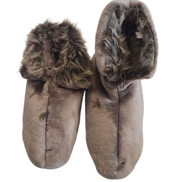 PLUSH SLIPPERS Faux Fur Cuffs Two Styles Size L - Picture 11 of 12